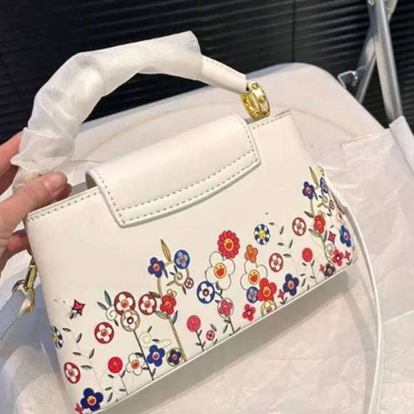 White Floral Women's Bag NWT - Picture 3 of 5